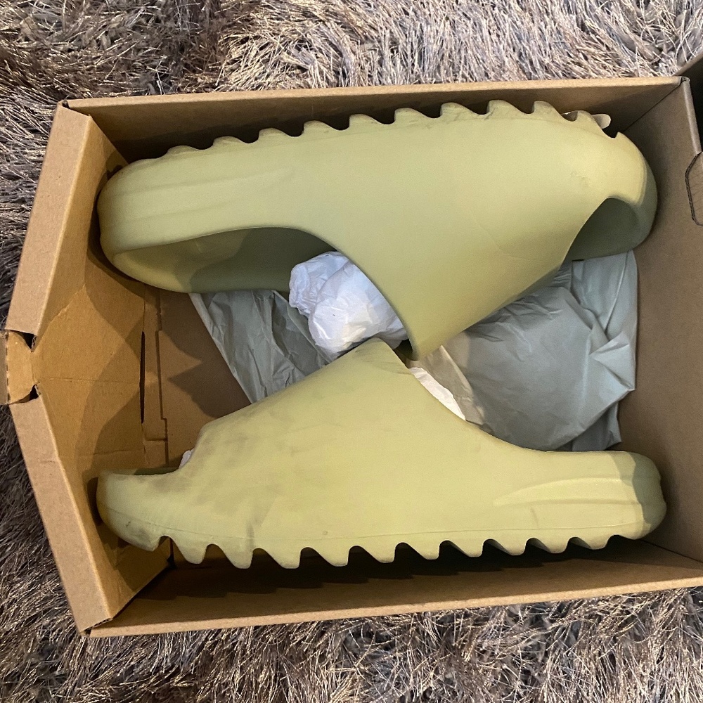 RESIN YEEZY SLIDE SZ 8 MEN